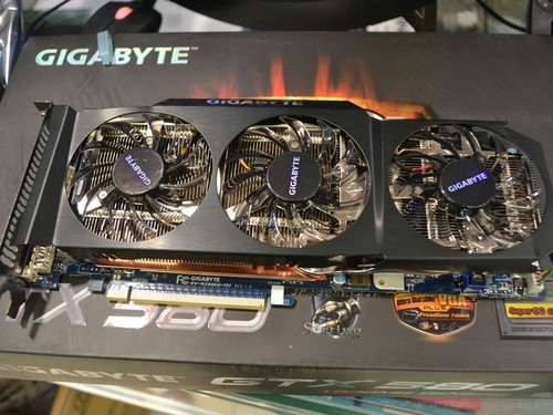 12相供电 三风扇技嘉gtx580售价4599