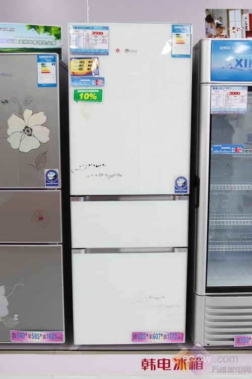 韩电波光白面板三门创意冰箱热卖中