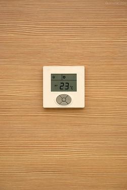 错误操作更费电冬季空调使用误区揭秘