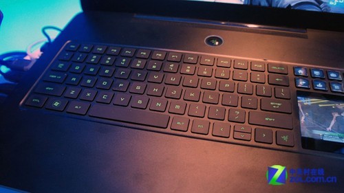CES2012:双屏幕设计Razer展首款笔记本