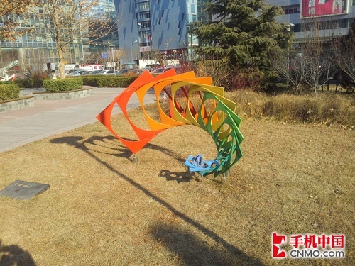 价格仅差10元摩托罗拉RAZR对比I9100(4)