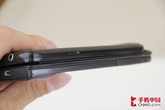 价格仅差10元摩托罗拉RAZR对比I9100(2)