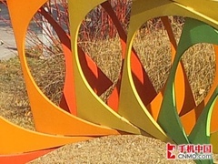 价格仅差10元摩托罗拉RAZR对比I9100(4)