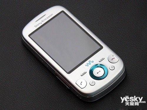 低端3G音乐<em>手机</em> <em>索尼爱立信</em>W20<em>报价</em>仅610元