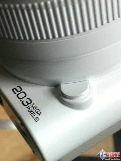 2030W像素 内置WiFi NX1000谍照曝光