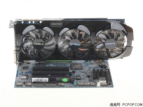 技嘉 gtx670 oc版评测 接口部分仍然传承了公版gtx670 dp hdmi