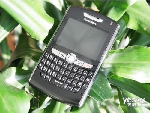 超低价格全键盘智能 黑莓8800售价仅为280元