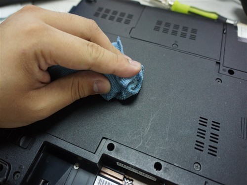 还它凉爽机身!新蓝08年娱乐本清灰教程