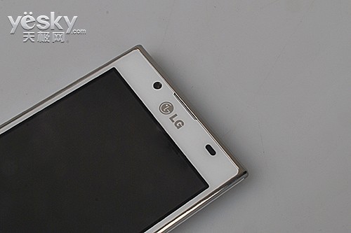 4.3英寸浮空屏技术LG P705手机深度评测_手机