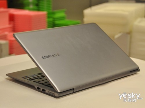 预装WIN7系统 三星530U3B新报价5600元_笔