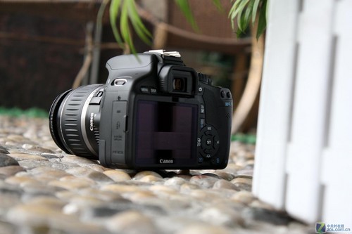 佳能 550D 外观图