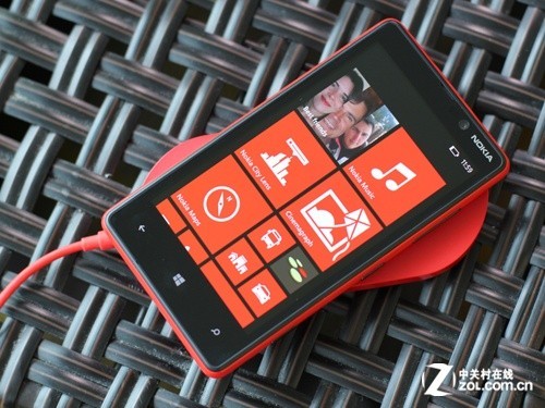 骁龙双核1.5GHz 诺基亚Lumia 820真机图赏 