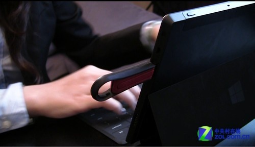 平板电脑怎么插u盘 2905588289.jpg