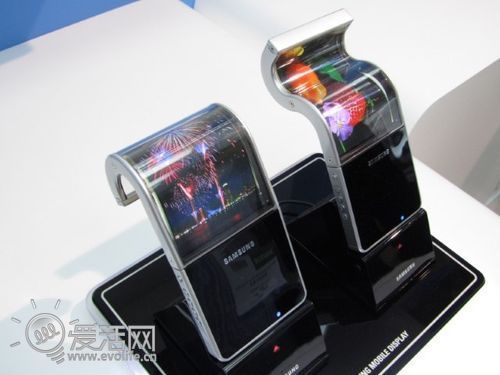 三星将发布首款无缝折叠屏幕手机Galaxy Q