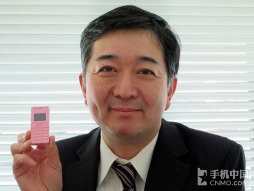 重量仅32克 Willcom发布全球最小手机 