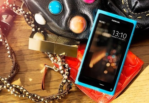 诺基亚 N9 蓝色 外观图 