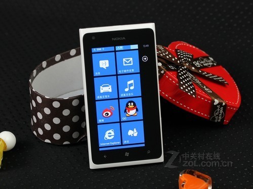 4.3Ӣ��WP8 ŵ����900���ۼ۲���1600Ԫ 