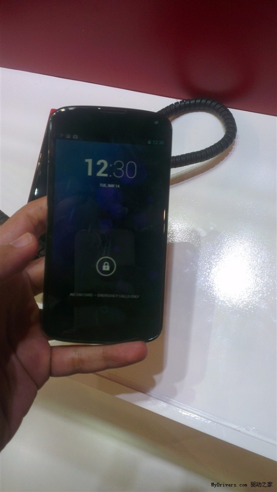 浠婃櫄涓昏涔嬩竴锛熺櫧鑹睳exus 4鍋疯窇浜浉