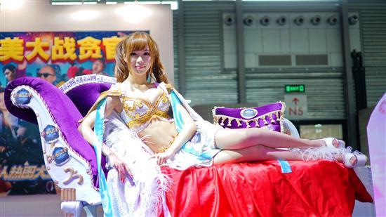 <em>2013chinajoy美女</em>图集