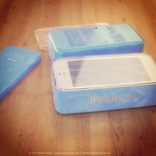 蓝色细长包装盒 这就是iPhone5C全套？ 