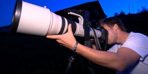 1600mm大炮镜头重现电影ET外星人飞月画面