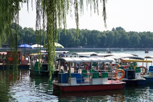 高画质+大光圈索尼QX100街拍后海人文