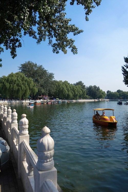 高画质+大光圈索尼QX100街拍后海人文