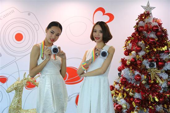佳能圣诞之约 女生单反白色派对大揭秘_数码_新浪科技_新浪网