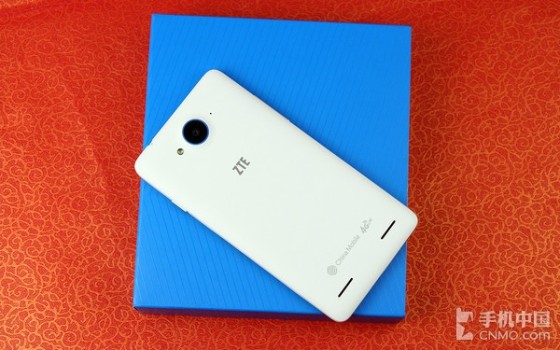 899元4G双卡手机中兴四核拍照V5S评测