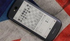 背面電子紙屏幕YotaPhone2本月發售