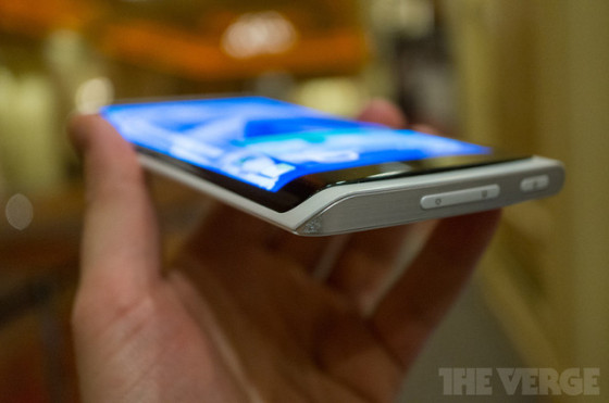 新iPhone可能采用OLED屏幕 富士康代工