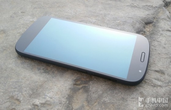 价格超iPhone 双面屏幕YotaPhone2评测 