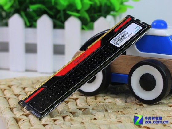 宇瞻 4GB DDR3 1600(黑豹玩家) 正面