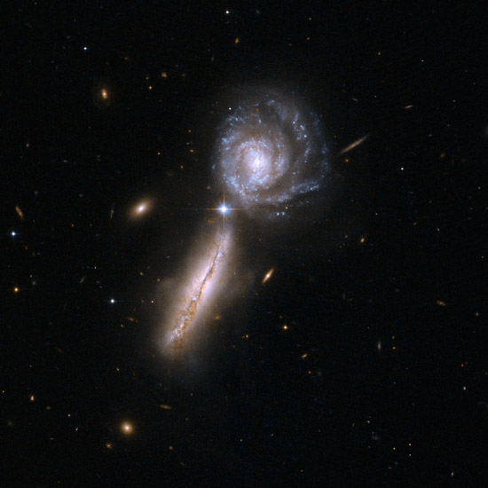 59张相撞星系照片:UGC 9618星系(图)_科学探