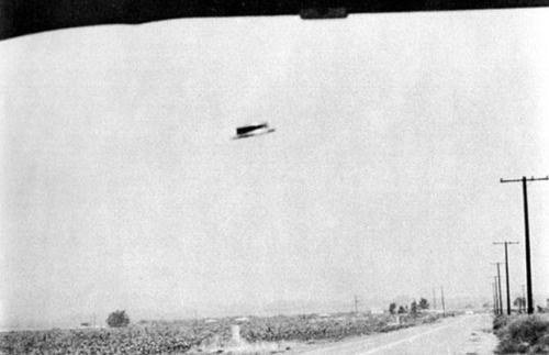 科技时代_UFO经典照片：1965年美国橘子县不明飞行物
