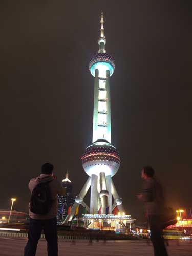 科技时代_上海东方明珠塔宣传节能将息灯一小时