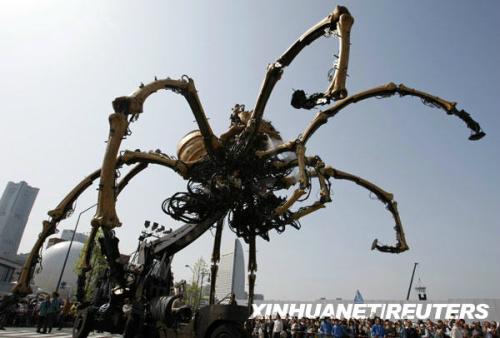 科技时代_重37吨巨型机械蜘蛛亮相日本(组图)