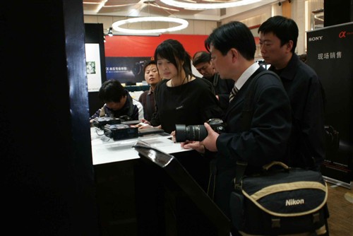 ����Ѳչ��4�֦���Ӱ����:����վ����