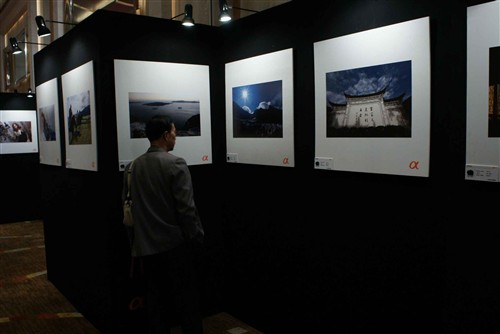 ����Ѳչ��4�֦���Ӱ����:����վ����