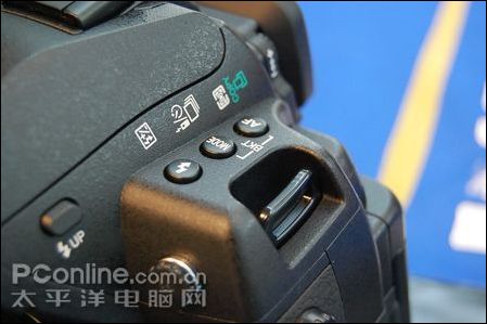 数码单反奥林巴斯E3手柄版仅12990元