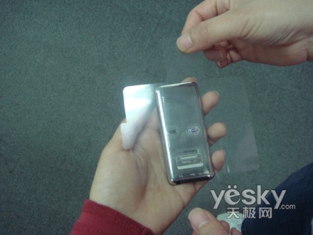 周到贴心长虹V1升级版赠送保护贴膜