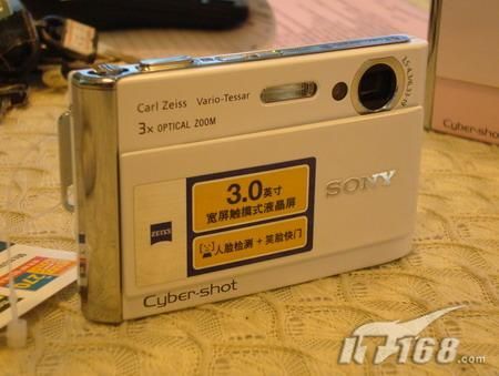 sony dsc-t70索尼t70沿袭索尼家的一贯设计风格,机身表面经过拉丝工艺