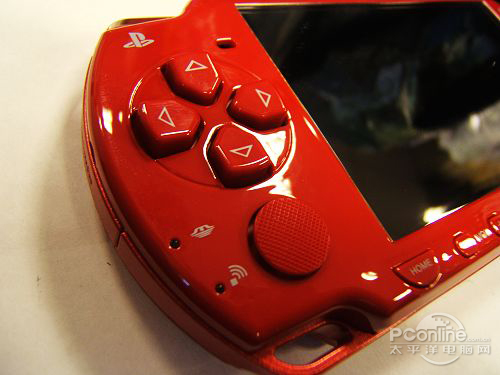 红色调打造 SONY PSP2000游戏机卖1450元_