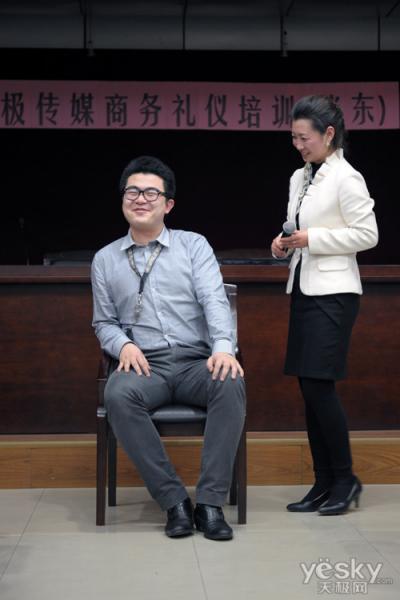 商务礼仪和职业形象 天极传媒商务礼仪培训_数