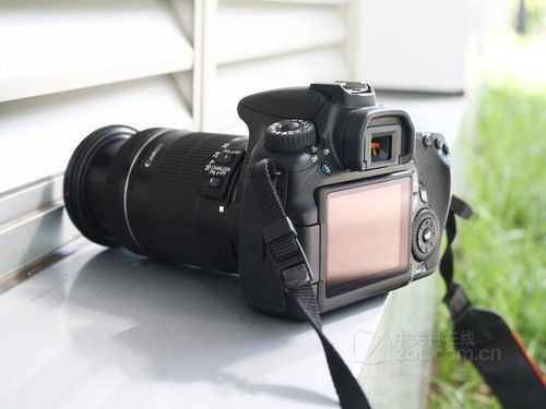 3英寸旋屏中端单反佳能60D套机热卖中