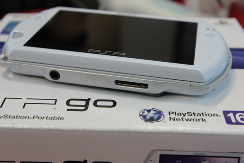 绝美 首发索尼PSP GO白色真机实拍图