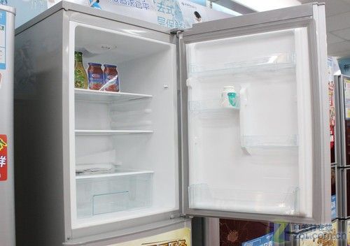 钢化玻璃搁架美菱三开门冰箱现2499元