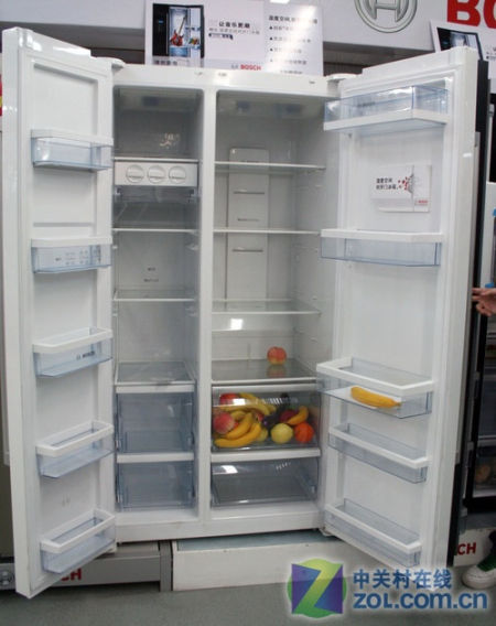 白色对开门博世601L冰箱现价9082元