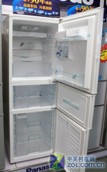白色简约风格松下三开门冰箱5968元