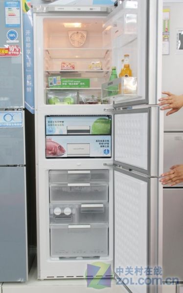 白色简约面板西门子三开门冰箱7490元